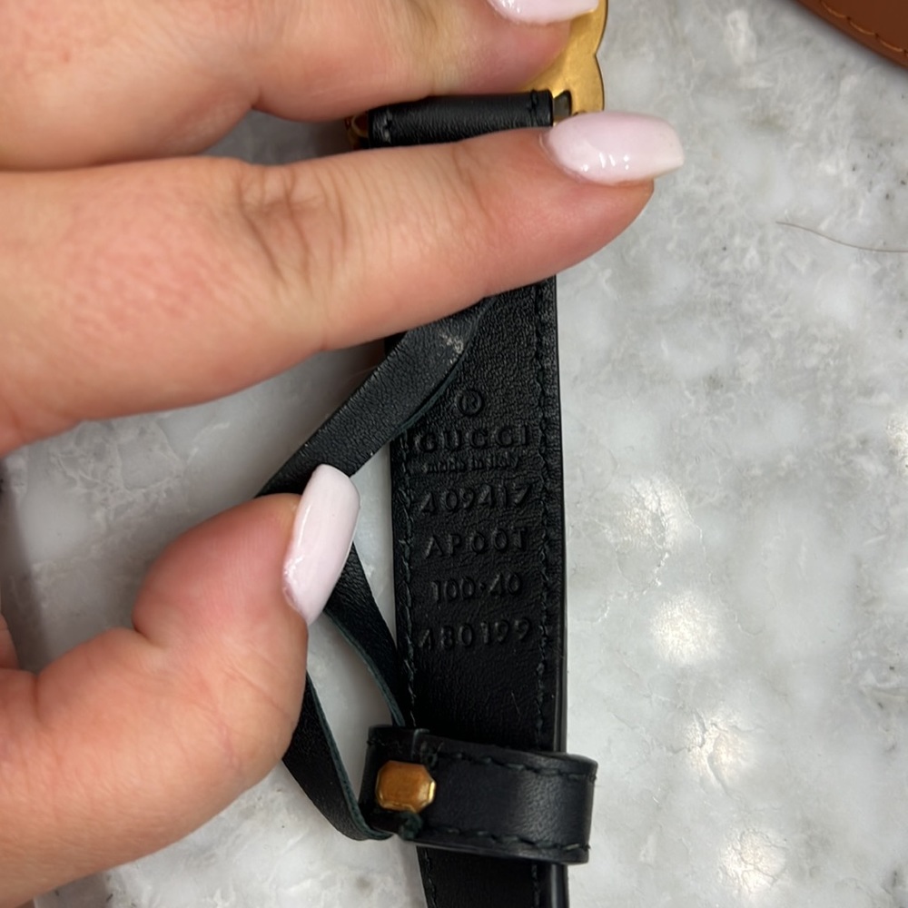 Gucci Black Leather Belt with Gold GG Buckle - Picture 7 of 9